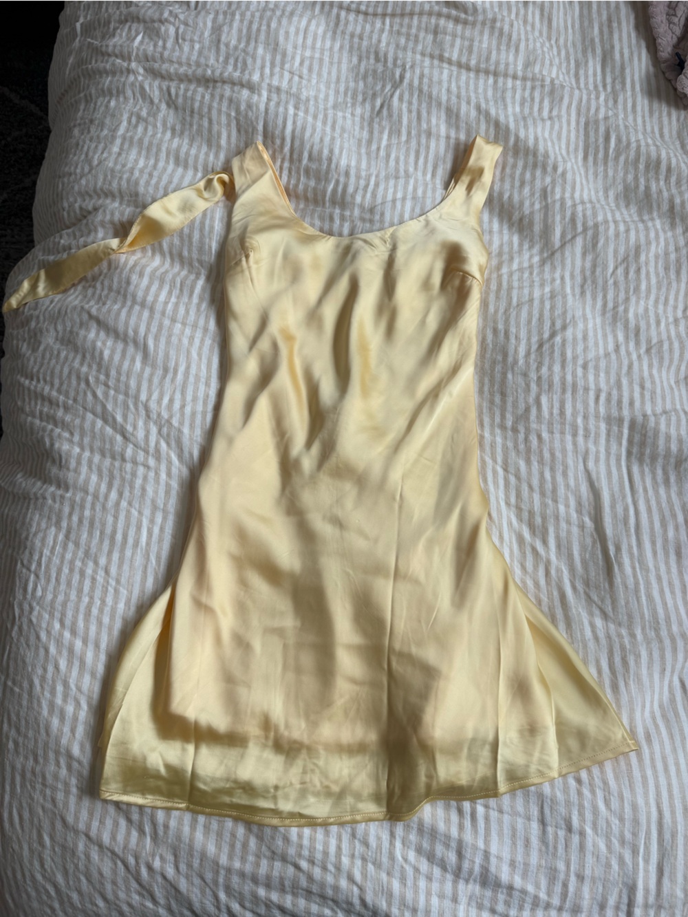 Princess Polly yellow satin mini dress in a US 6 like new - Picture 2 of 4